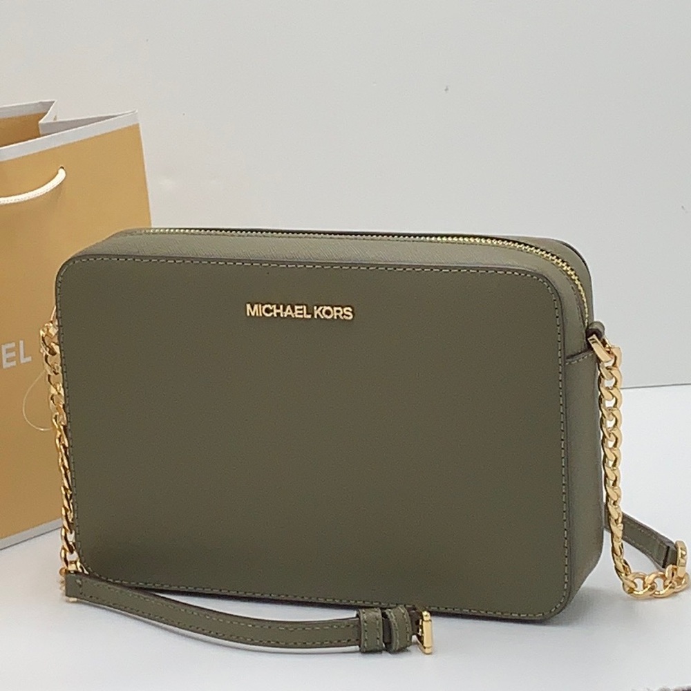 Michael Kors Jet Set Item Large East West Zip Crossbody Leather Olive
NWT - Picture 2 of 16